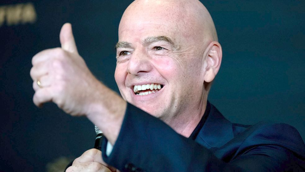 Daumen hoch: FIFA-Präsident Gianni Infantino ist begeistert von der Club-WM. Foto: Sven Hoppe/dpa