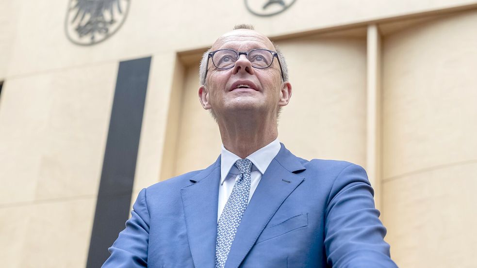 Kanzler Friedrich Merz wirbt vor der Sommerpause für Zuversicht. Ein bisschen besser ist die Stimmung tatsächlich schon. Aus der Wirtschaft kommen positive Signale. Foto: IMAGO/(c) Mike Schmidt