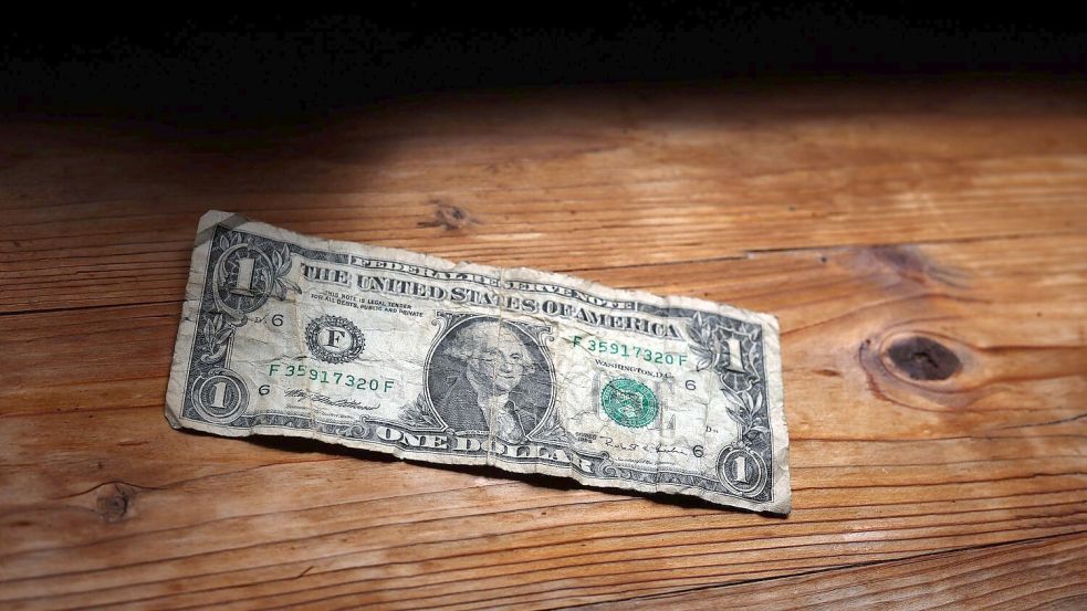 Der Dollar ist globale Reservewährung. Doch die schnell steigende Staatsverschuldung weckt Zweifel an der finanziellen Stabilität der USA. Foto: Karl-Josef Hildenbrand/dpa