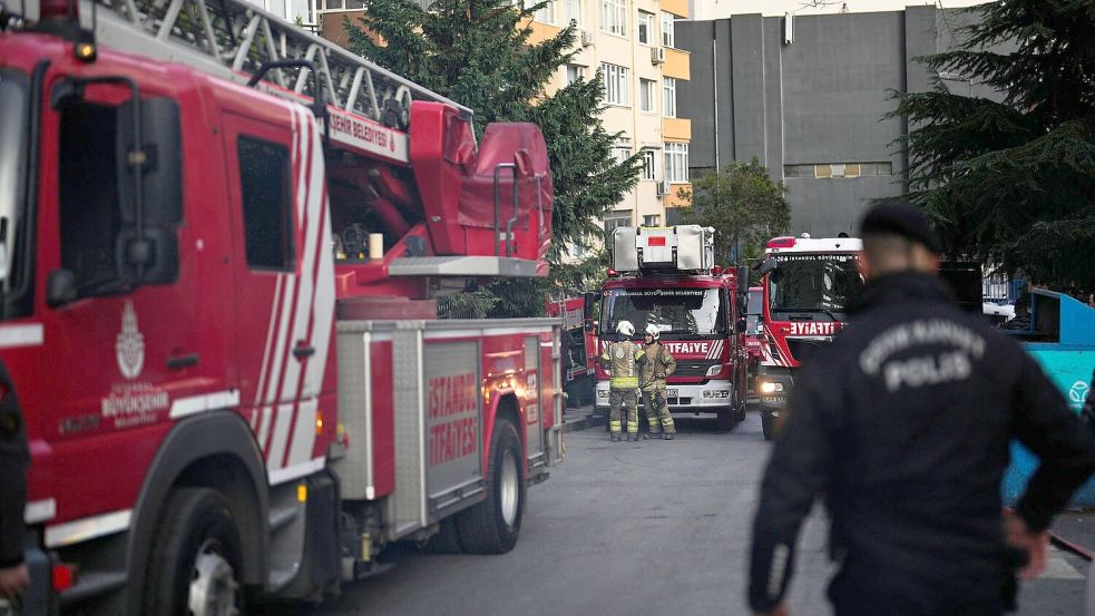 Bei dem Wohnungsbrand in Ankara ist auch ein Säugling gestorben. (Symbolbild) Foto: Khalil Hamra/AP/dpa