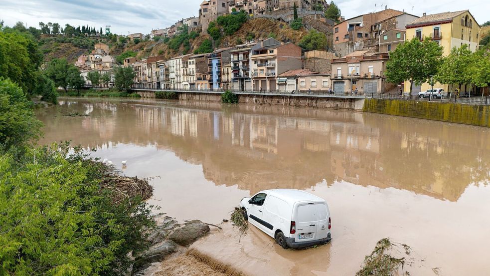 Starke Regenfälle, teils mit Hagel, haben mehrere Regionen in Spanien heimgesucht. Foto: Lorena Sopêna/EUROPA PRESS/dpa