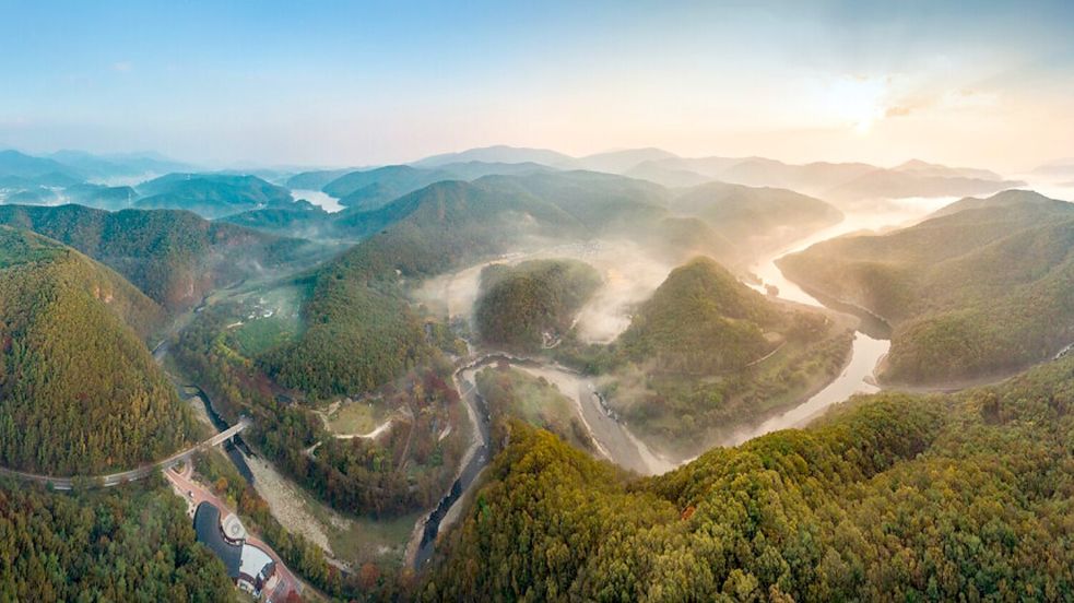 Entlang des Flusses Bangucheon erstrecken sich auf rund drei Kilometern zwei Felswände mit vielen eingravierten Bildern. (Archivbild) Foto: Seo Heun-Kang/Ulsan Metropolitan/Unesco/dpa