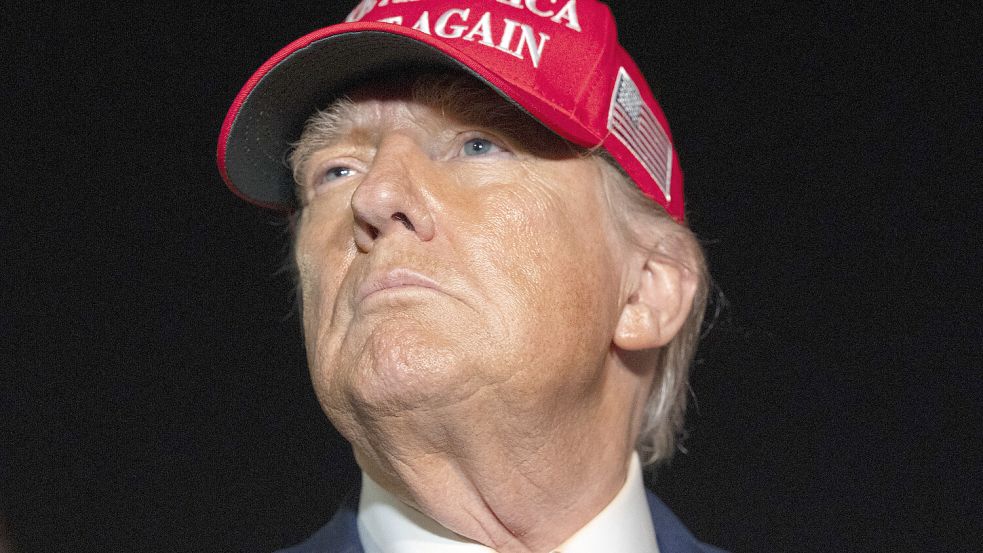 Zuletzt hatte sich Trump als Papst in einer ebenfalls offenbar KI-generierten Montage gezeigt. Foto: dpa/AP/Alex Brandon