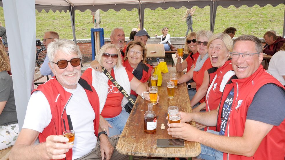 Beste Stimmung beim Hafenfest in Ditzum. Foto: Bodo Wolters