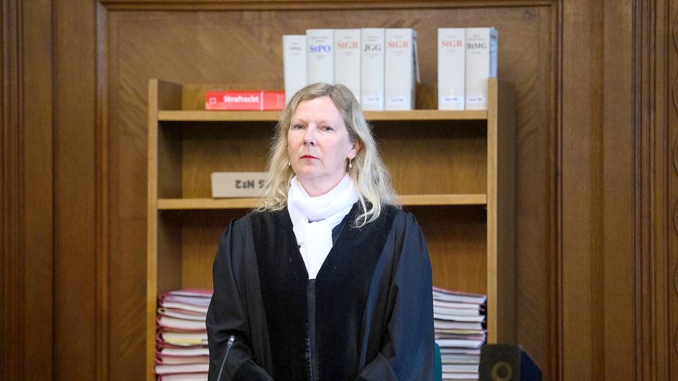 Die Vorsitzende Richterin Sylvia Busch im Gerichtssaal. Foto: Bernd von Jutrczenka/dpa