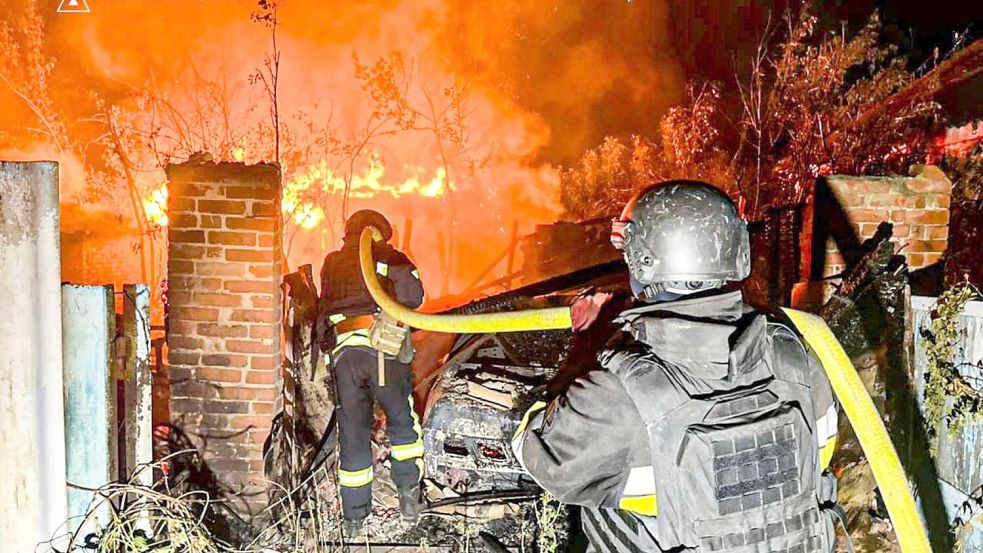 Russland greift die Ukraine trotz des Ultimatums von Trump mit unverminderter Härte an. Foto: Uncredited/Ukrainian Emergency Service via AP/dpa