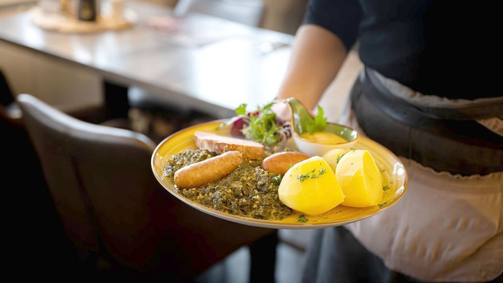 Auch ohne Ausbildung oder Studium Geld zu verdienen - zum Beispiel in der Gastronomie - ist für viele junge Menschen vorstellbar. (Symbolbild) Foto: Sina Schuldt/dpa