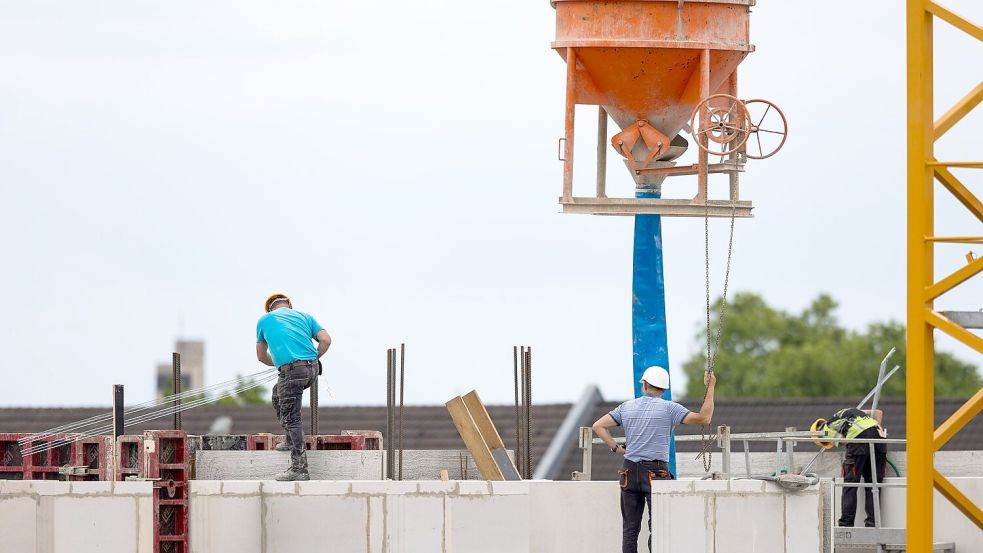 Auf dem Bau arbeiten traditionell viele Ungelernte. Foto: Rolf Vennenbernd/dpa