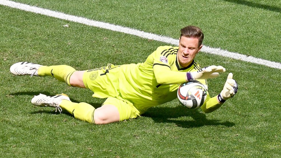 Marc-André ter Stegen wird in der Vorbereitung des FC Barcelona zum Alleinunterhalter. Foto: Marijan Murat/dpa