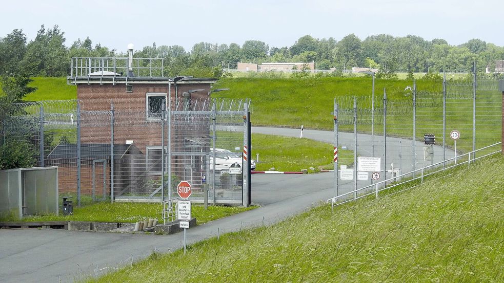 Der tatverdächtige 20-Jährige sitzt derzeit im Jugendgefängnis auf der Elbinsel Hahnöfersand bei Jork in Niedersachsen. Foto: IMAGO/BREUEL-BILD