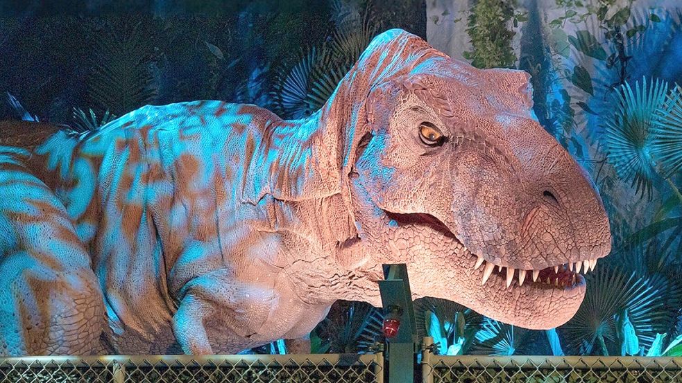 Auch der Film Jurassic World wird beim Open-Air-Kino in Norddeich gezeigt. Foto: DPA