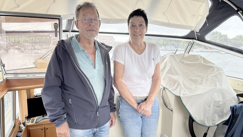 Errol und Ursel Hill sind mit ihrer „Aurora“ aus Leeuwarden über Groningen nach Emden gekommen. Foto: Hannah Weiden