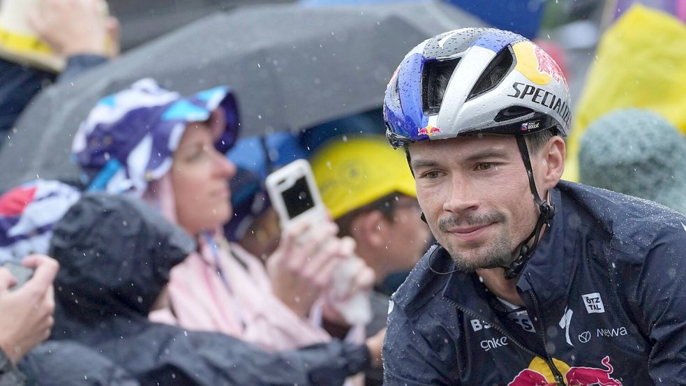 Stürze haben Roglic immer wieder zurückgeworfen. Foto: Thibault Camus/AP/dpa