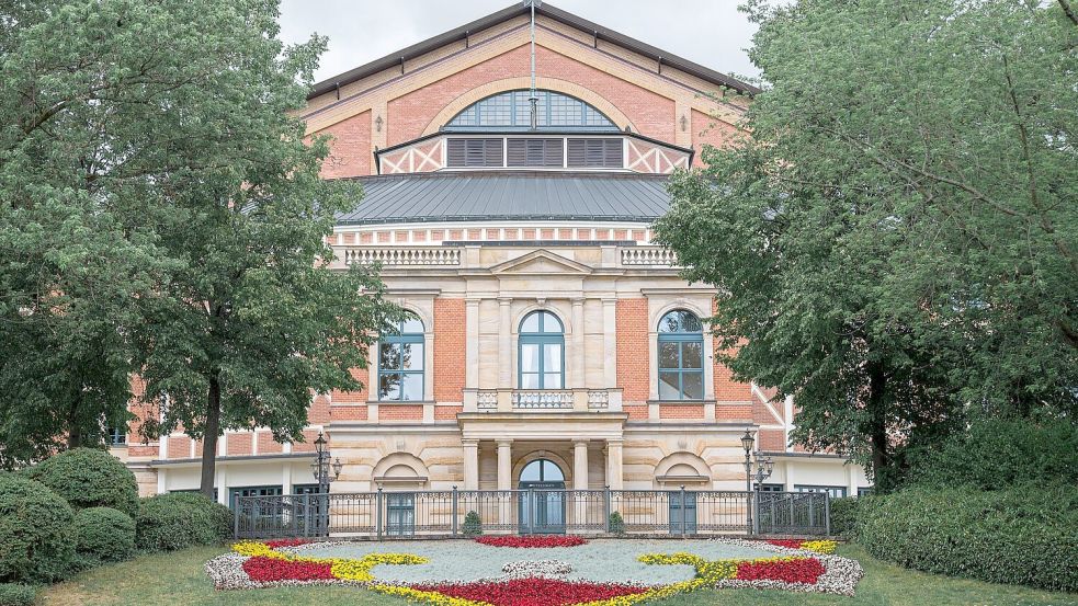 Das Bayreuther Festspielhaus öffnet am 25. Juli für die diesjährige Spielzeit. (Archivbild) Foto: Daniel Vogl/dpa