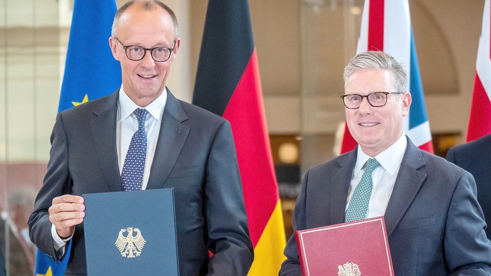 Friedrich Merz und Keir Starmer haben einen neuen Freundschaftsvertrag für Deutschland und Großbritannien unterzeichnet. Foto: Michael Kappeler/dpa
