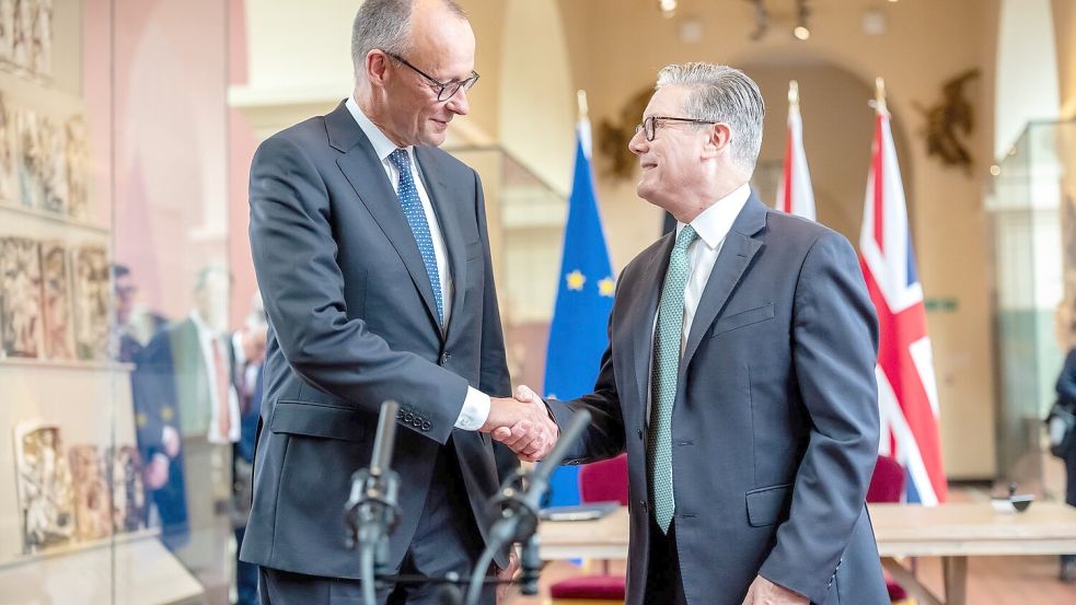 Der Vertrag umfasst 27 Seiten und wird von einem Aktionsplan mit 17 Punkten flankiert. Foto: Michael Kappeler/dpa