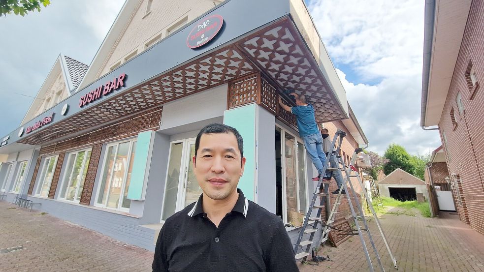 Noch wird eifrig gewerkelt, doch schon bald will Tien Cuong Nguyen in der Neuen Straße in Weener ein Asia-Food-Restaurant mit Sushi-Bar eröffnen. Foto: Tatjana Gettkowski