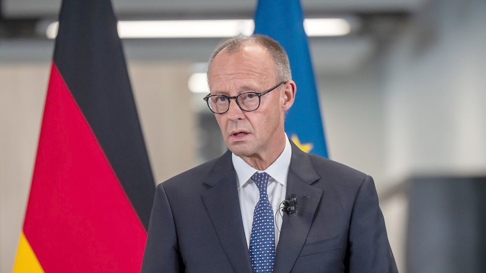 Bei seinem Besuch in Großbritannien äußerte der Kanzler sich zu den Gesprächen mit den USA über Patriot-Systeme für die Ukraine. Foto: Michael Kappeler/dpa