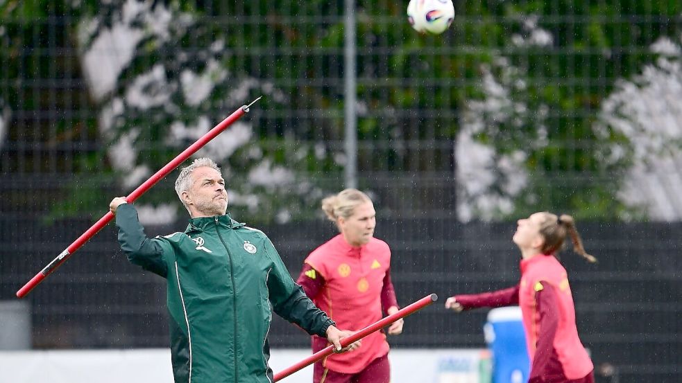 Bundestrainer Christian Wück: Gelingt der große Wurf doch noch? Foto: Sebastian Christoph Gollnow/dpa