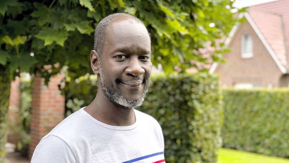 Der Autor Pierrot Raschdorff aus München lebte in seiner Kindheit und Jugend als einziger Schwarzer in Timmel. Foto: Nicole Böning