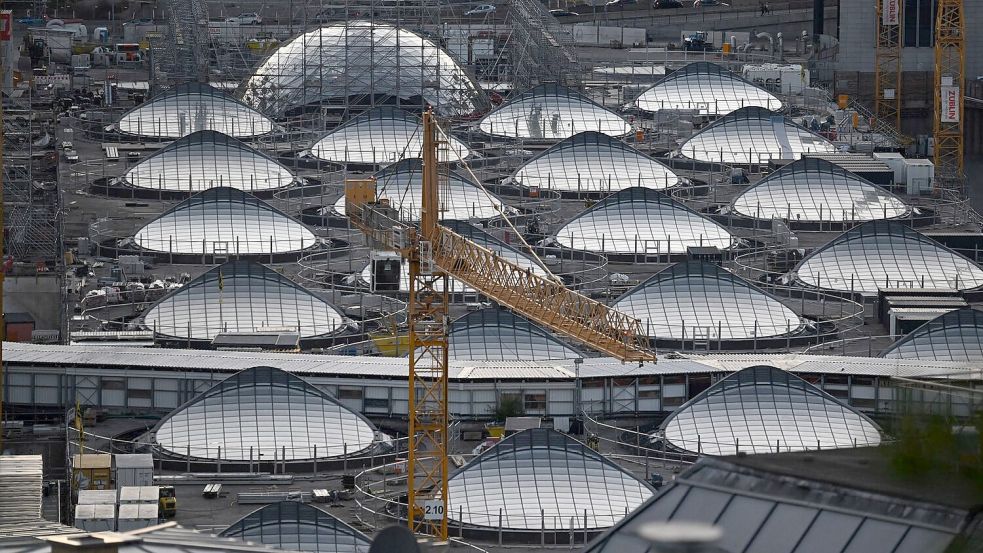 Im Zuge von Stuttgart 21 wird der Stuttgarter Hauptbahnhof in den Untergrund verlegt. Besonderes Merkmal des neuen Bahnhofs sind die sogenannten Lichtaugen. Foto: Bernd Weißbrod/dpa