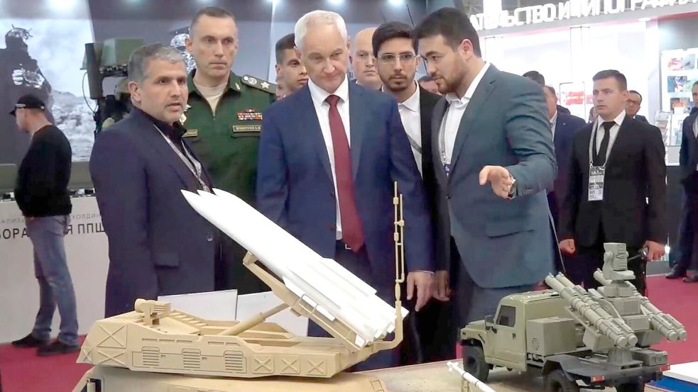 Die jährliche Waffenschau beim Militärforum nahe Moskau gilt als wichtige Präsentationsplattform für die russische Rüstungsindustrie. (Archivbild) Foto: Uncredited/Russian Defense Ministry Press Service/AP/dpa