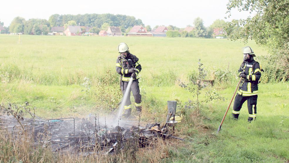 Am Sonntag wurde die Feuerwehr der Stadt Weener zu einem Schuppenbrand gerufen. Foto: Joachim Rand/Feuerwehr