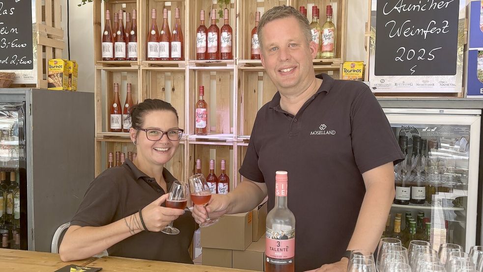 Indra Schnabel und Marc Hövelmann sind seit Jahren gerne auf dem Weinfest dabei. Foto: Eva van Loh