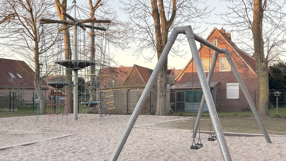 Seit Ende der Osterferien dürfen die Norder Kinder die Spielgeräte auf den Schulhöfen auch nachmittags nutzen. Jetzt hat die Stadt ein erstes Fazit des Versuchs gezogen. Foto: Rebecca Kresse