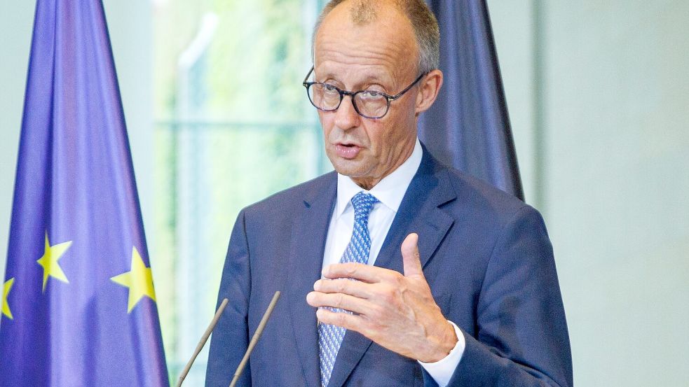 Merz will keine strengeren CO2-Regeln für Dienstwagen. Foto: Carsten Koall/dpa