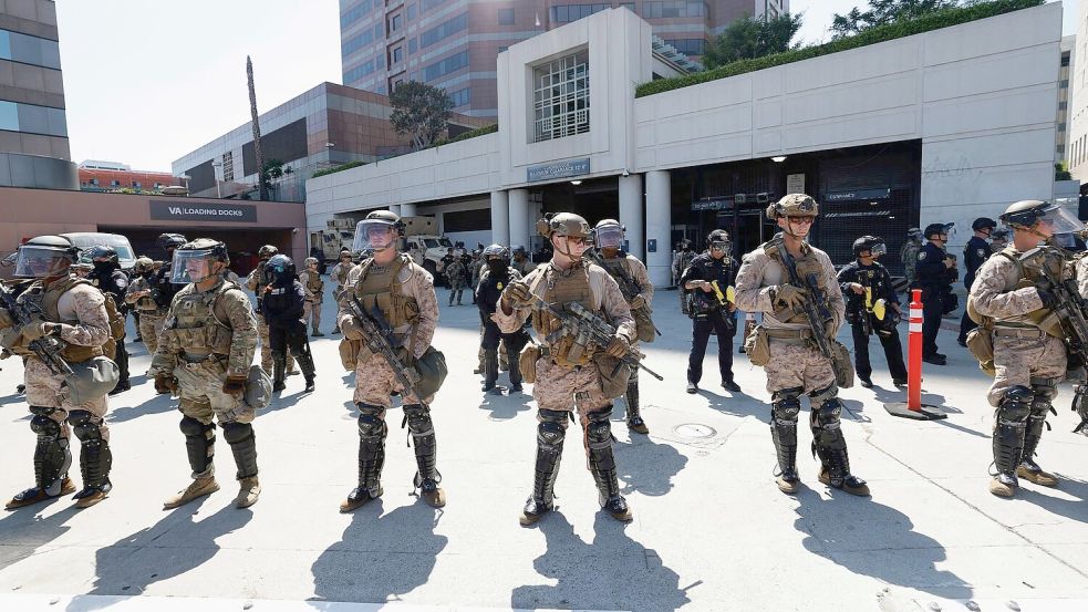 Das Pentagon beabsichtigt die rund 700 Marinesoldaten in Los Angeles abzuziehen. (Archivbild) Foto: Jill Connelly/AP/dpa