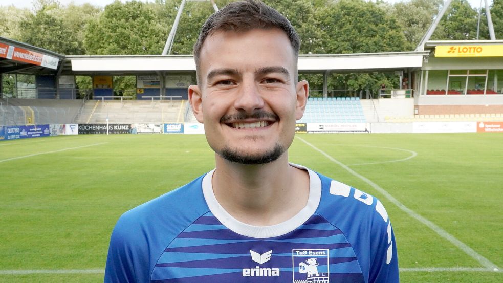 Niklas Pinkernell (hier noch im Esens-Trikot) besiegte seine alten Mitspieler in einem Testspiel mit seinem aktuellen Verein GVO Oldenburg. Archivfoto: Steenhoffs