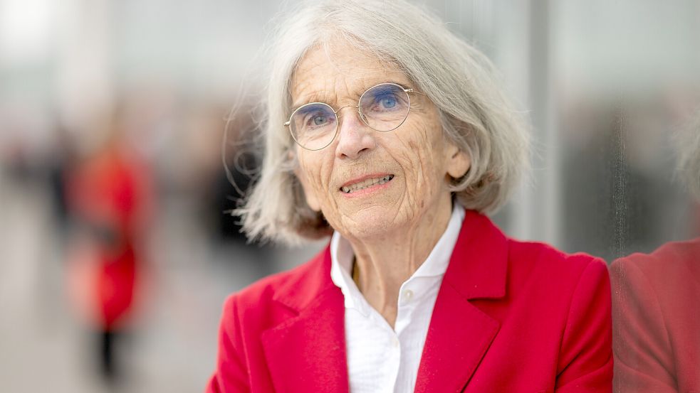 Sie weiß, wie man Krimis schreibt, und kann es erklären: Donna Leon hat ein Leben lang Schreibkurse gegeben. Foto: Sebastian Gollnow/dpa