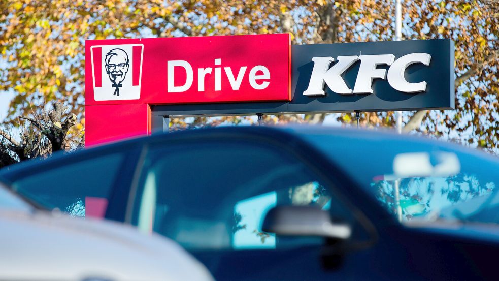 „Drive in“ oder „Drive thru“: Auch in Emden soll man mit dem Auto am Schalter Essen ordern und abholen können. Foto: Rolf Vennenbernd/dpa