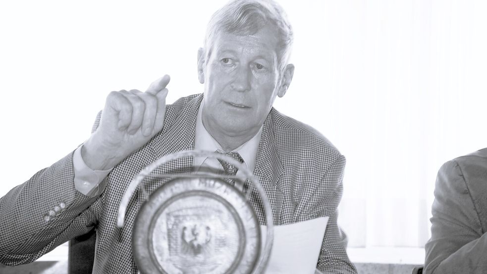 Giesbert Wiltfang, hier auf einem Foto von 2009, hat sich stets für den Küstenschutz engagiert. Foto: Heiner Schröder/Archiv