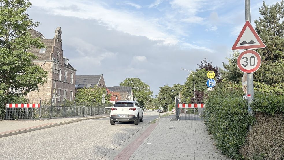 Engpass Wolthuser Brücke: Radfahrern und Fußgängern bleibt nicht mehr viel Platz. Foto: Stephanie Schuurman