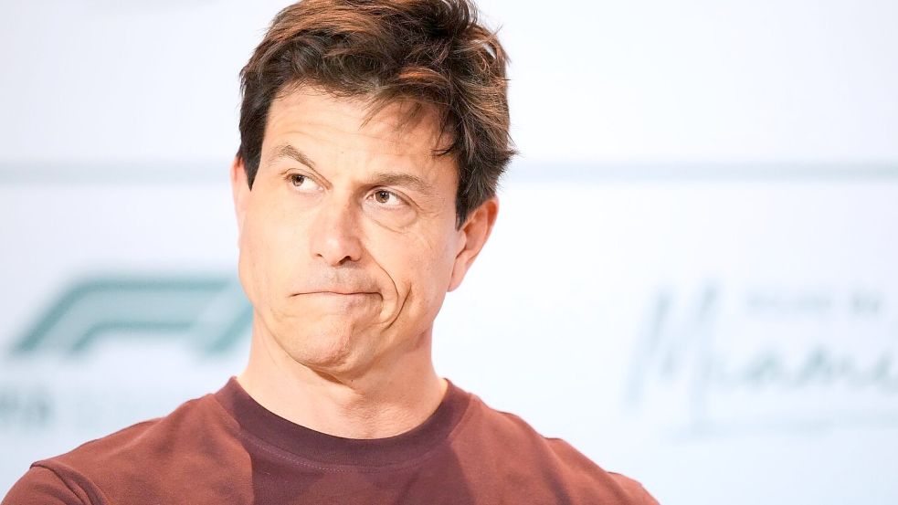 Toto Wolff rechnet bei der Fahrerpaarung für 2026 nicht mit Überraschungen. Foto: Rebecca Blackwell/AP/dpa