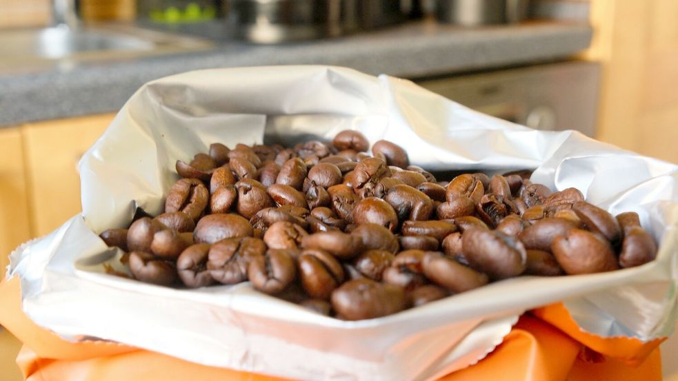 Die Preise von Kaffeebohnen sind über mehrere Jahre gestiegen. (Symbolbild) Foto: Georg Hilgemann/dpa