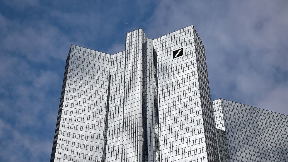 Deutschlands größte Bank hat ein starkes erstes Halbjahr hinter sich. Foto: Arne Dedert/dpa
