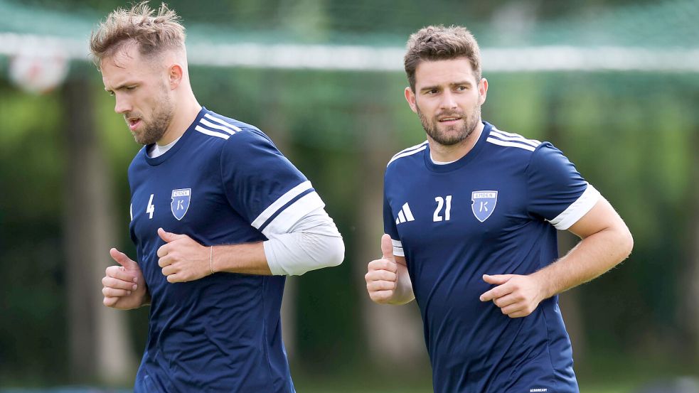 Tido Steffens (rechts) ist künftig stellvertretender Kapitän. Foto: Doden/Emden