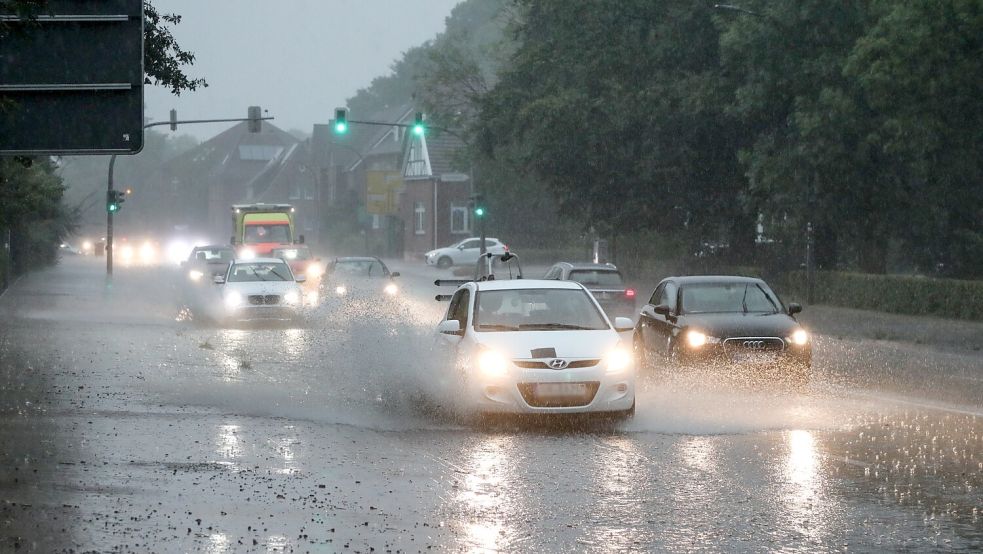 Am 13. August 2024 zog eine Starkregenzelle über Aurich. Stellenweise fielen weit über 100 Liter Regen binnen kürzester Zeit. Foto: Romuald Banik