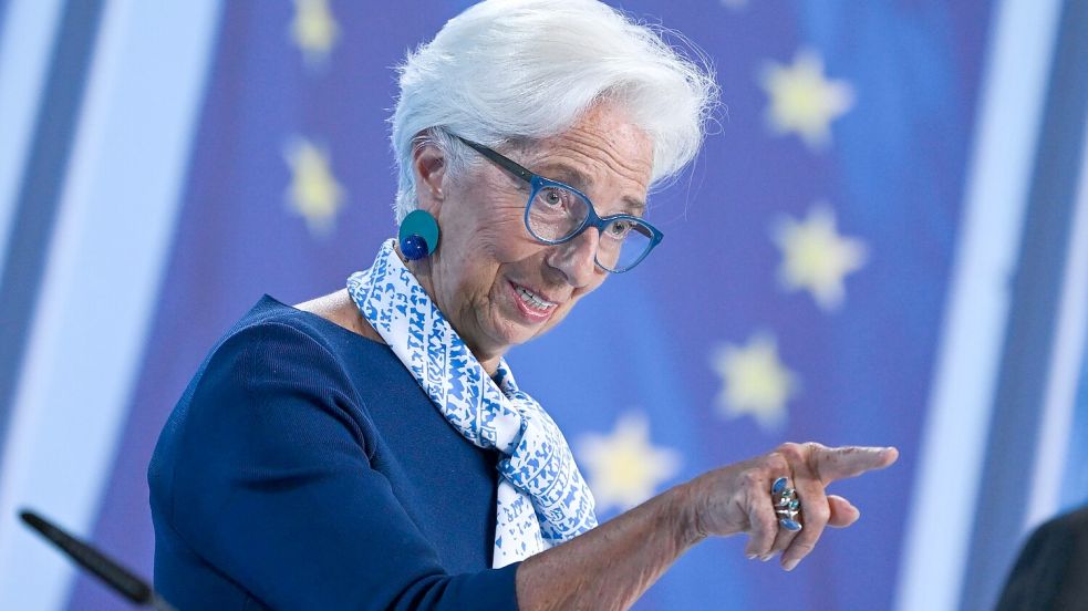 EZB-Präsidentin Christine Lagarde hält sich beim künftigen Kurs bedeckt (Archivbild) Foto: Arne Dedert/dpa