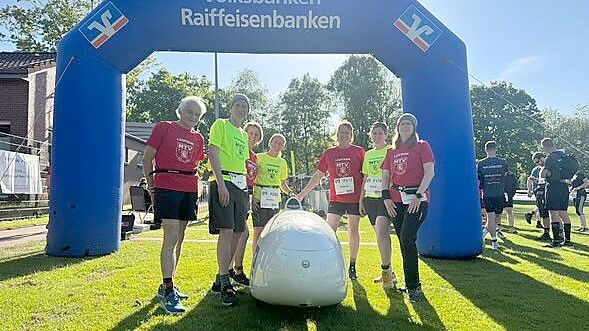 Schon beim Ossiloop machten die Mitglieder vom MTV Wittmund Werbung für ihren Jan-Schüpp-Lauf. Foto: Steffi Janßen