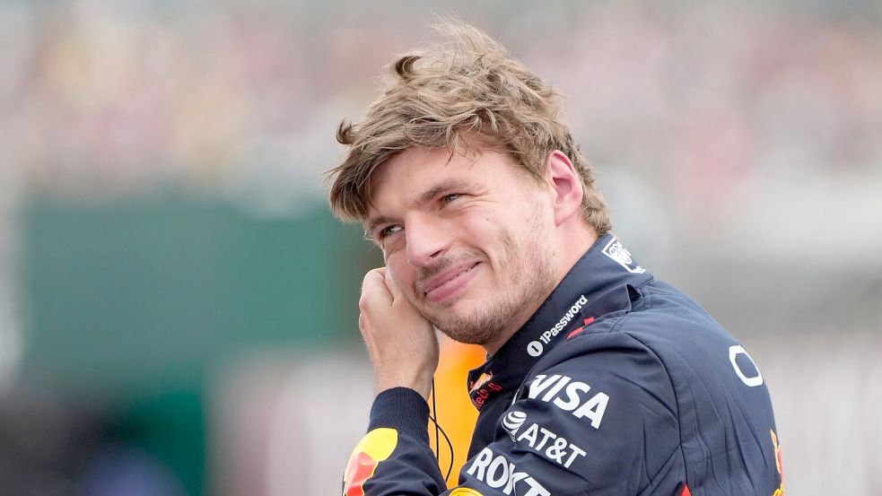 Max Verstappen hat bei Red Bull noch einen Vertrag bis 2028. (Archivbild) Foto: Darko Bandic/AP/dpa