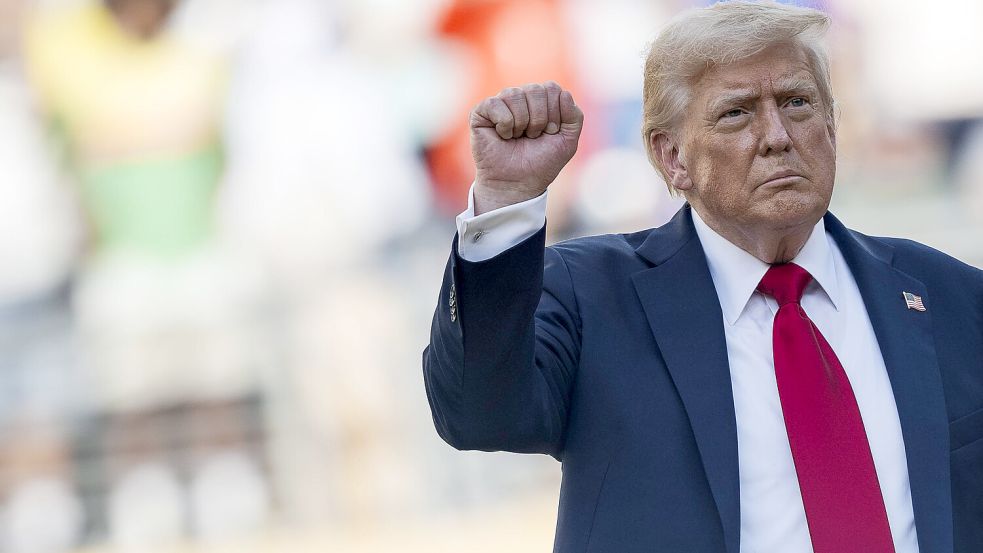 US-Präsident Donald Trump droht der EU mit höheren Strafzöllen, doch muss die EU bereit sein, zurückzuschlagen. Foto: IMAGO/Nicolo Campo
