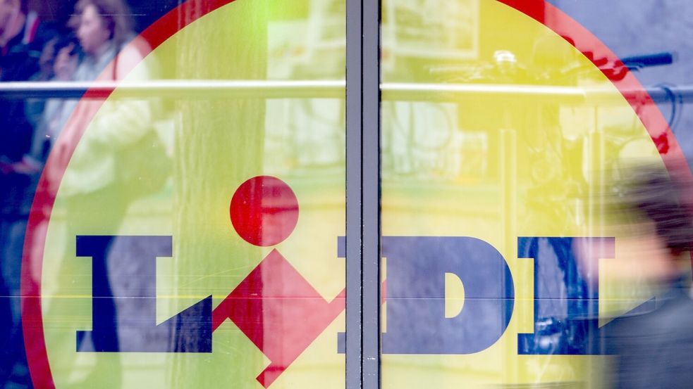 Lidl kämpft mit Aldi um die Marktführerschaft der Discounter. Foto: Marijan Murat/dpa