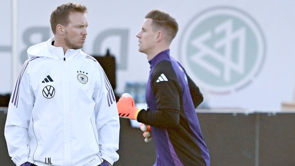 Ernste Miene: Julian Nagelsmann hat Sorgen auf der Torhüterposition. Foto: Arne Dedert/dpa