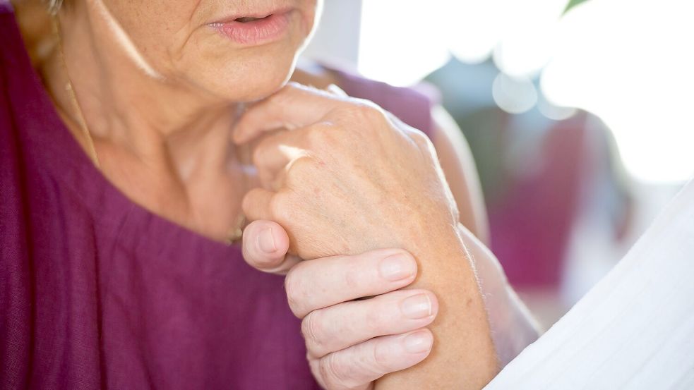Bestimmte Antikörper-Wirkstoffe können Alzheimer verlangsamen - eine Chance für viele Menschen. (Symbolbild) Foto: Daniel Naupold/dpa