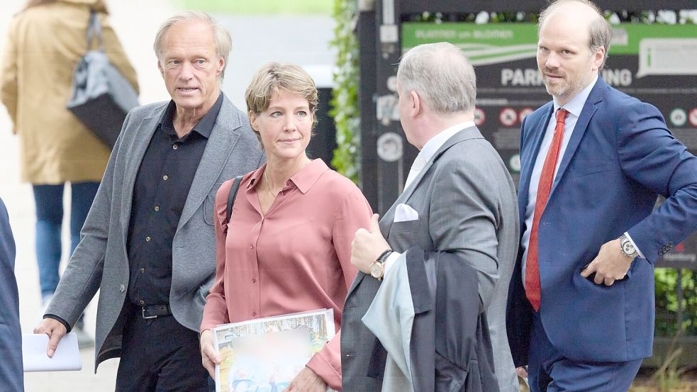 Die Angeklagte Christina Block brachte ein Foto ihrer Kinder mit zum Prozess. Foto: Georg Wendt/dpa