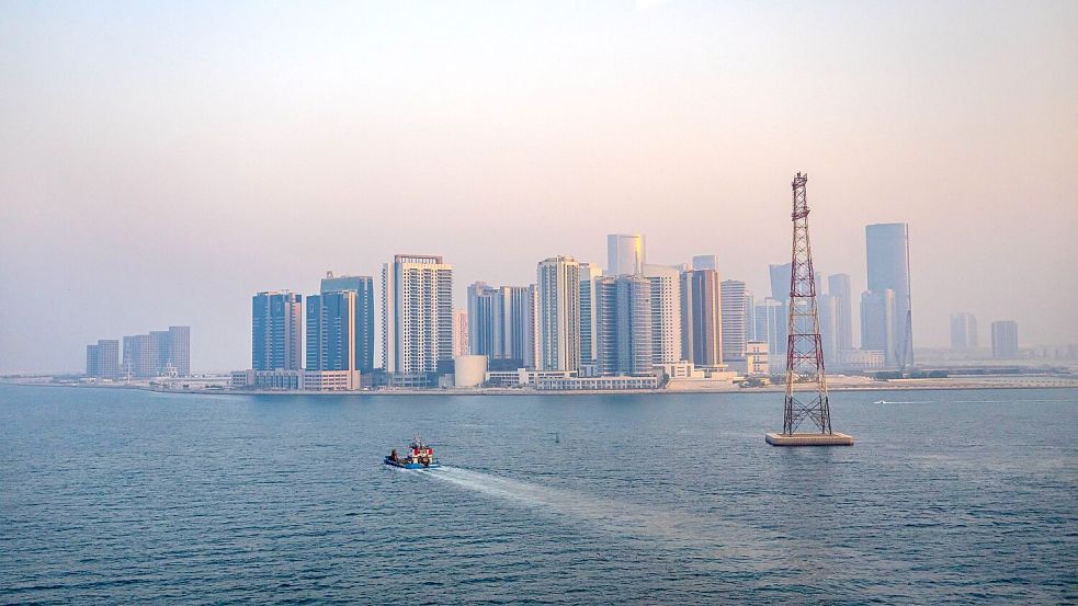 Die Emirate werden zum Sommerziel – auch bei 40 Grad. (Archivbild) Foto: Sina Schuldt/dpa